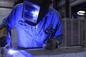 How does a plastic welder work