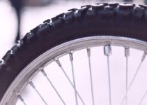 how do tubeless bike tires work