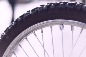 how do tubeless bike tires work